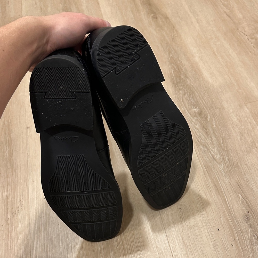 Clarks Men's 9.5 Black Classic Black Slip-On Loafers - Picture 8 of 8